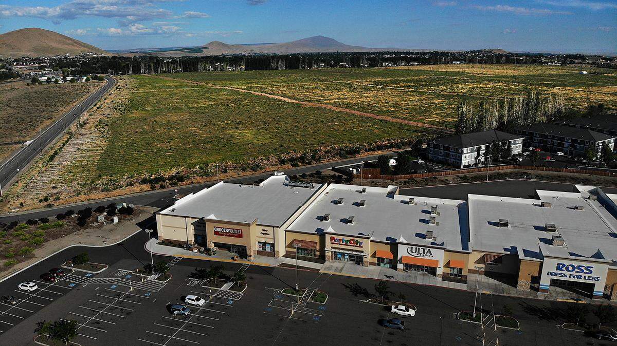 Costco Wholesale, the Issaquah-based warehouse club, wants to lease 28 acres at the northwest corner of Kennedy Road and Truman Avenue, according to its letter of interest.