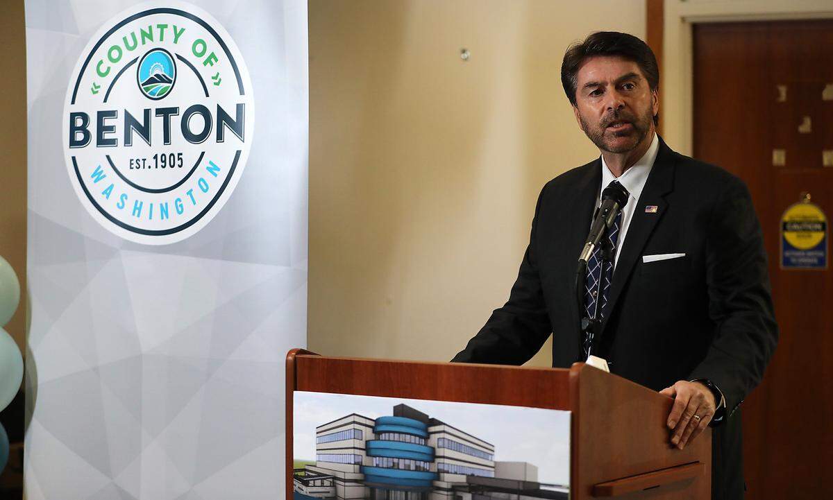 Benton County Commissioner Michael Alvarez speaks at an event in November 2024.