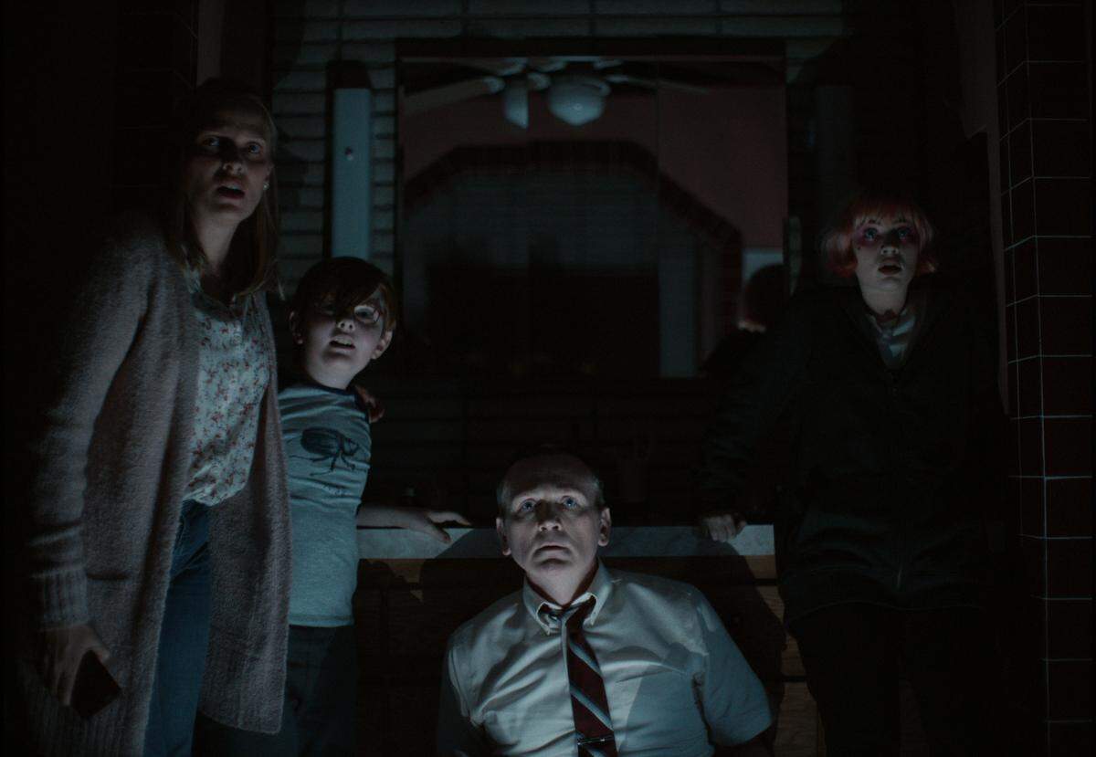 Vinessa Shaw as “Diane”, John James Cronin as “Bobby”, Pat Healy as “Robert”, and Sierra McCormick as “Melissa” in Sean King O’Grady’s “We Need to Do Something.”
