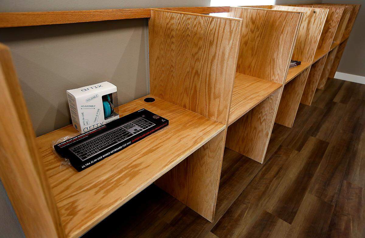A keyboard and headphones are set out in the learning area.