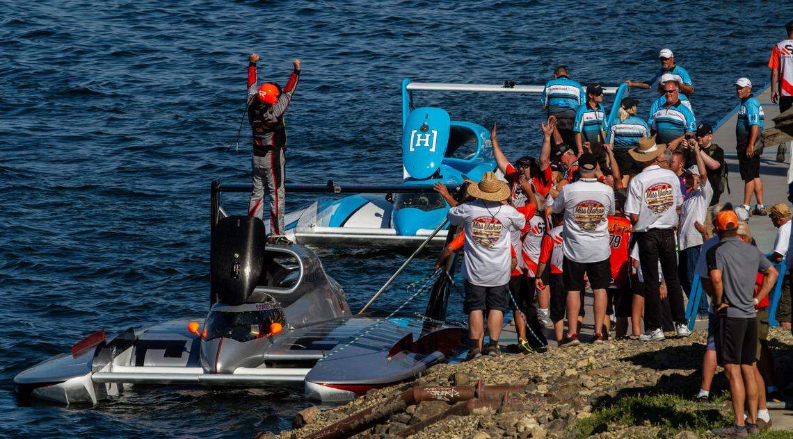 H1 unlimited hydroplane U-9 Pinnacle Peak Consulting driver Corey Peabody wins the final race of the 2021 HAPO Columbia Cup in Tri-Cities.