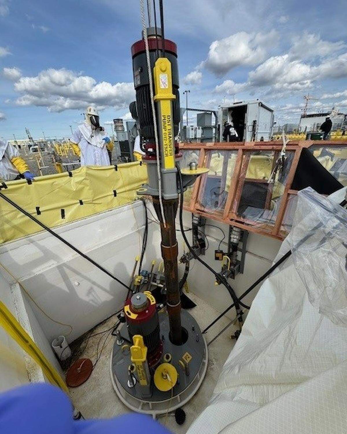 Completing environmental cleanup of radioactive and chemical waste and contamination at the Hanford nuclear site could cost up to $589 billion, says a new report.