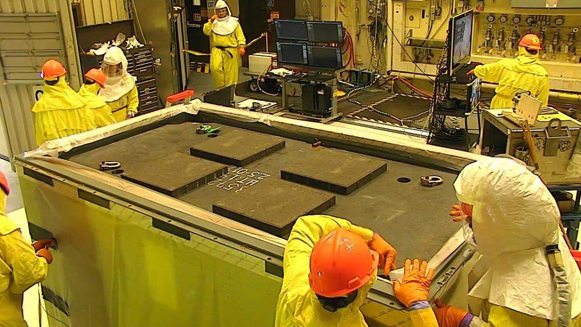 Workers with Hanford’s CH2M Hill Plateau Remediation Co. have removed, packaged and shipped 15 bins of contaminated waste from the 324 Building since July.