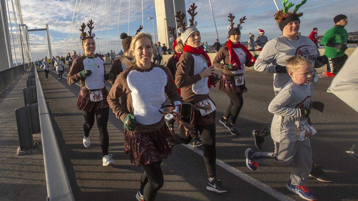 Hundreds run across the cable bridge into Pasco during the 40th annual 2018 Lampson Cable Bridge Run on Saturday. The race had a 1-mile, 5k and 10k race for all ages.