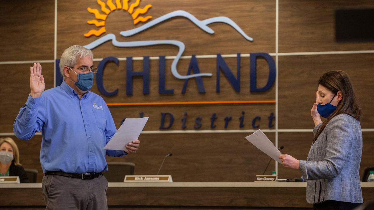 Rick Jansons is sworn in for another term on the Richland School Board by Superintendent Shelley Redinger during the board meeting this week.