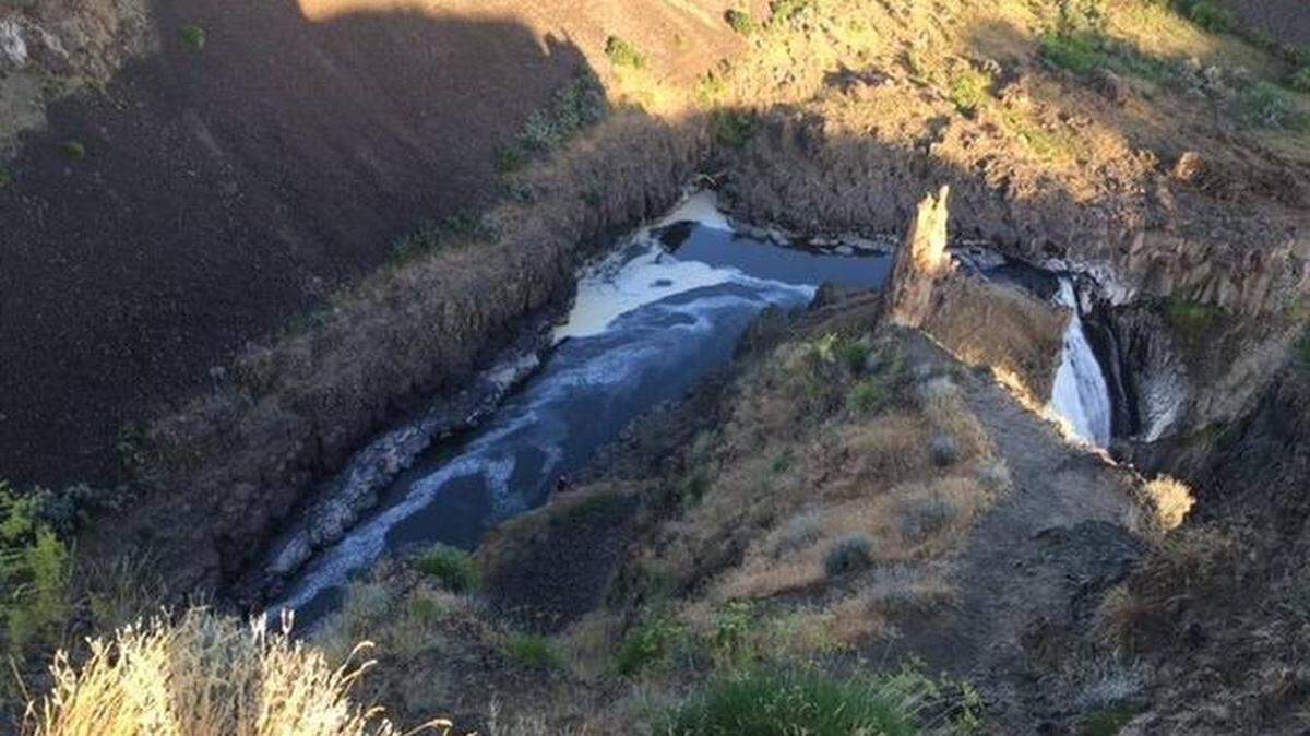 For a second year, a hiker has died falling into the water from the same spot about Palouse Falls in Franklin County. Palouse Falls State Park is about 20 miles east of Kahlotus in Franklin County. Four people have died at the park since 2016.