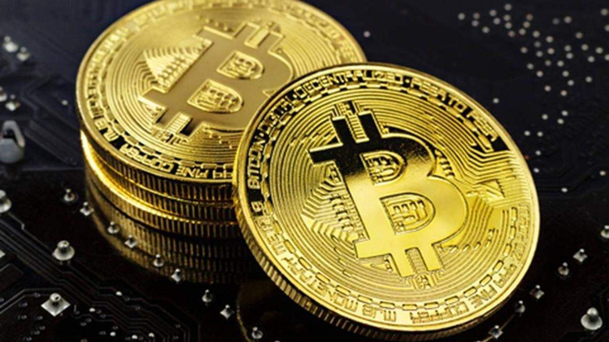A Kennewick, WA, man is accused of working with a scammer in Cameroon to steal money through online sales and convert it into the cryptocurrency, Bitcoin.