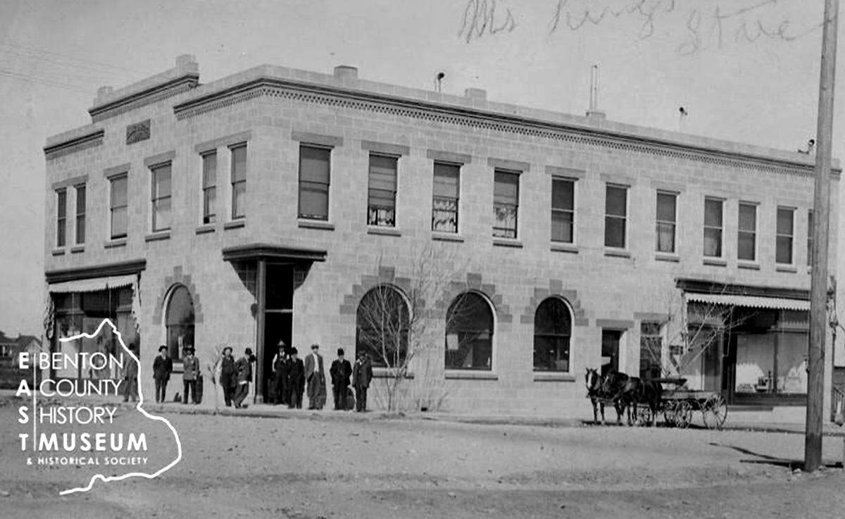 King building in downtown Kennewick shown from approximately 1908.