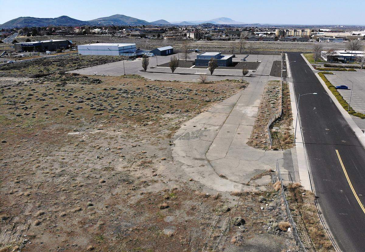 A project in the Vista Field industrial area will built more than $2 million worth of warehouses at 460 N. Roosevelt St. (formerly Quay) in the Vista Field area of west Kennewick.