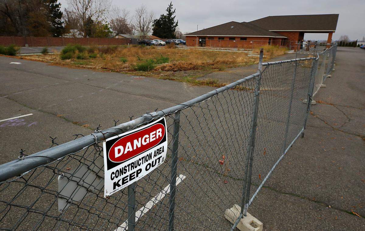 Temporary construction fencing surrounds a vacant lot in preparation for a building construction project at 1149 Spaulding Ave. in Richland.