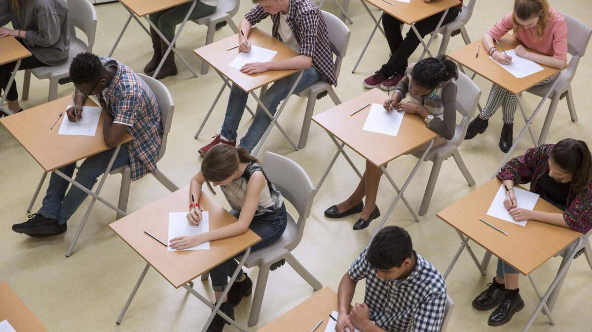 Average composite scores for Fayette County Public Schools and Kentucky students overall declined over the last year, new ACT testing data shows.