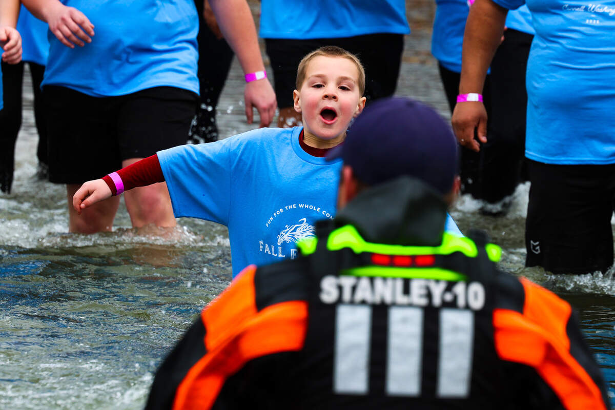 More 500 people jumped into the Columbia River during the 2026 Polar Plunge fundraiser for Special Olympics Washington.