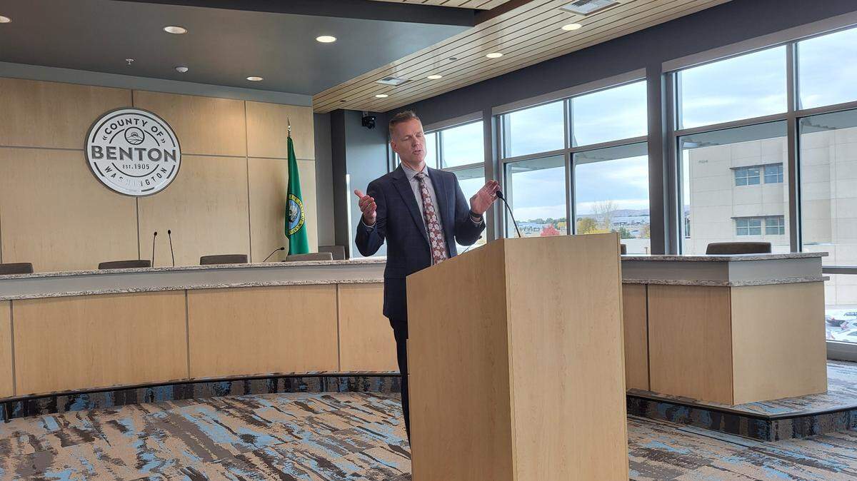 Benton County Prosecutor Eric Eisinger warned new state bar association rules will make the Tri-Cities less safe. 