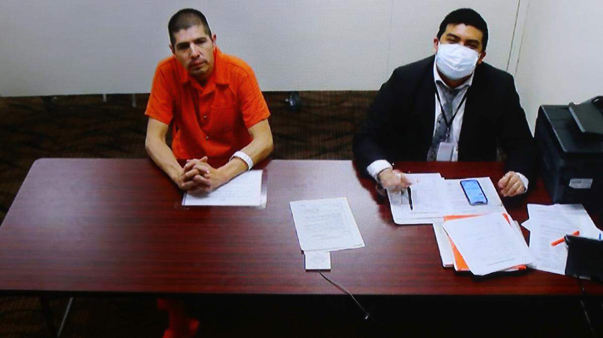 Javier James Santana Jr., 48, makes his preliminary appearance in Franklin County Superior Court on suspicion of murdering Anibal Arreola. Provisional defense attorney Michael Nguyen is with him.