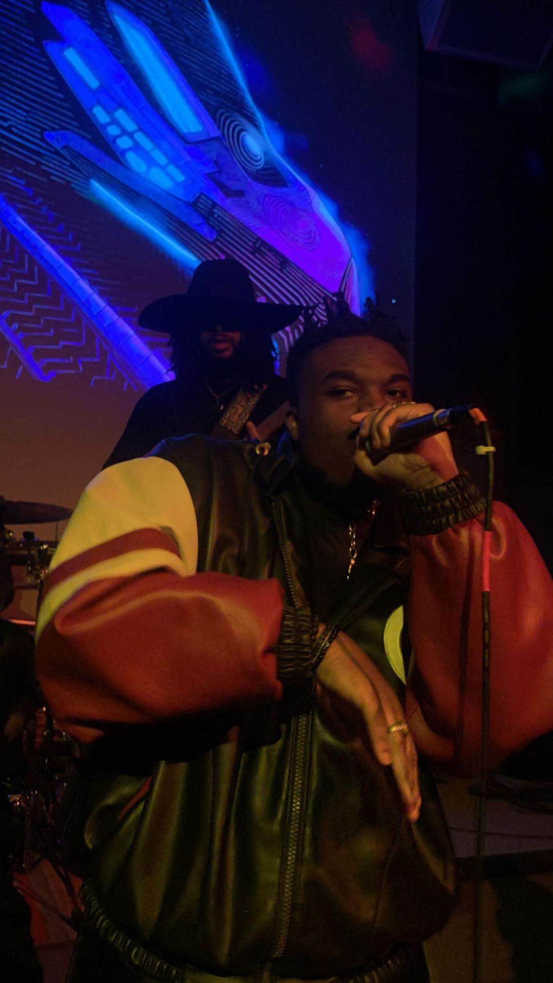 A surprise guest for one verse, rapper Topp was brought out by his brother, Nobi, to perform their joint single “TWO FOUR FREESTYLE.”