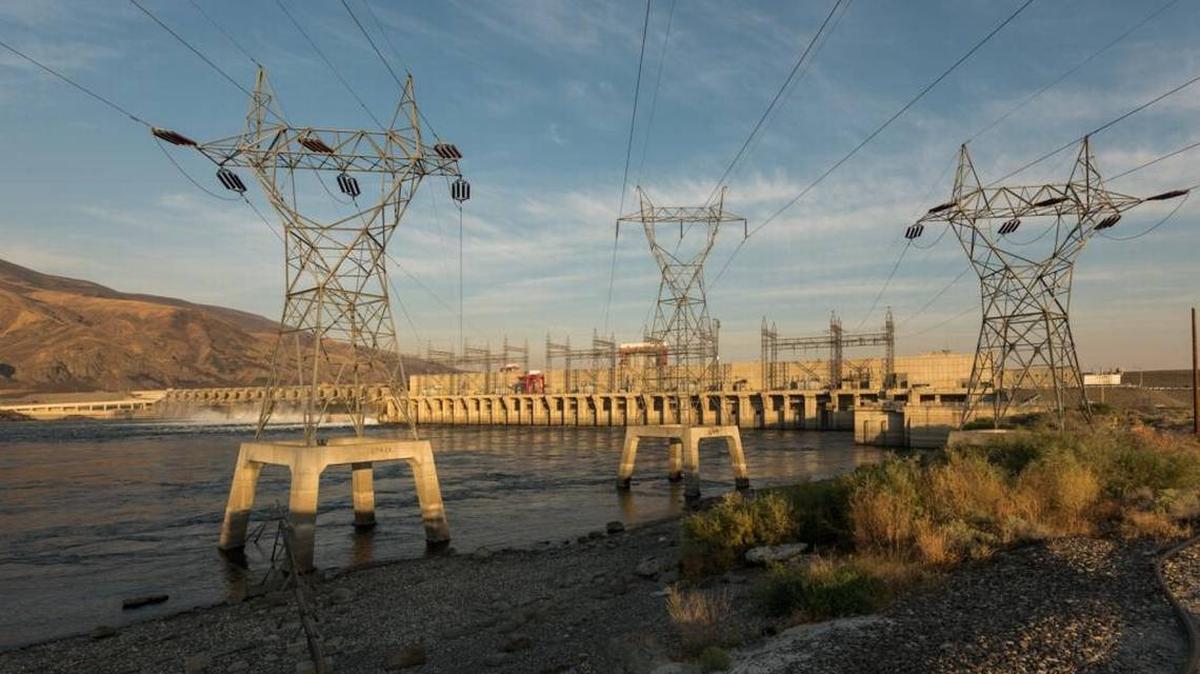 Water leaking into the joint where concrete was poured in two sections beneath spillways at the Priest Rapids Dam on the Columbia River is being monitored.