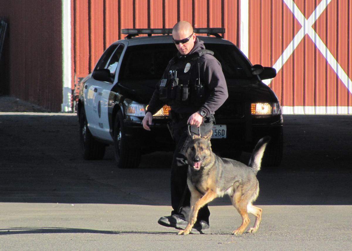 Retired Kennewick police dog Axel, credited with catching 250 suspects, has died. His handler was retired officer Brad Kohn.
