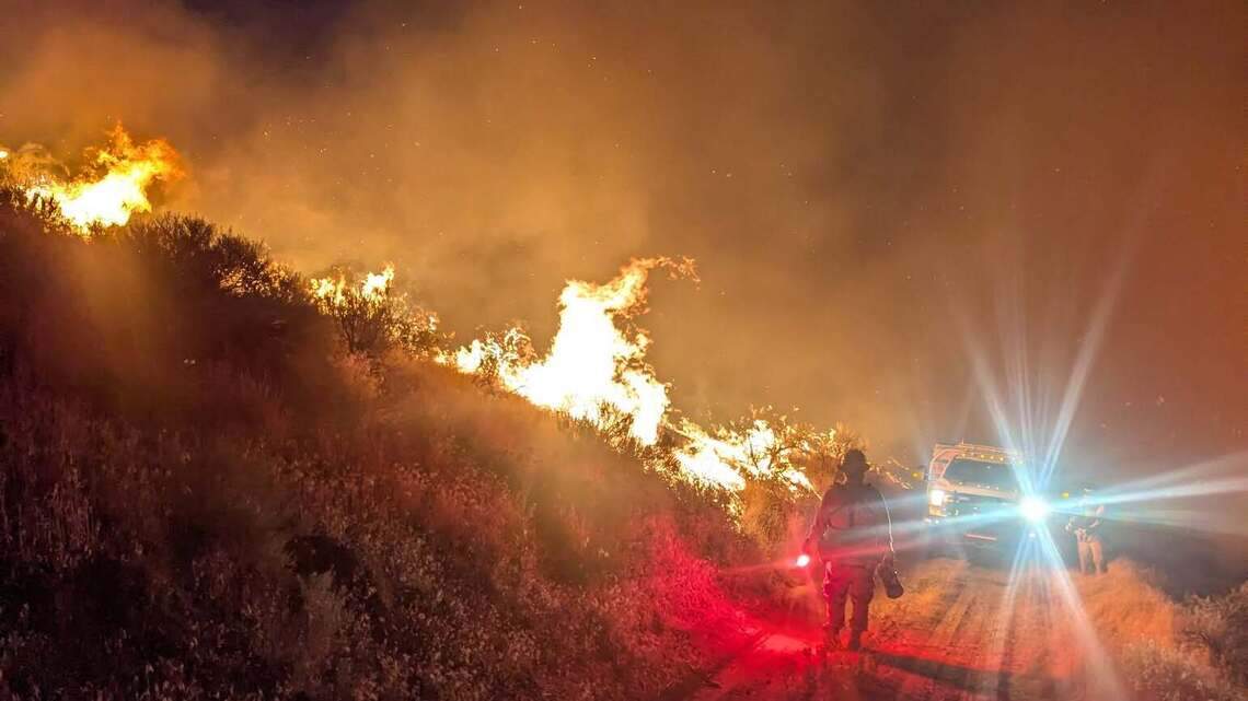 70 miles of I-84 in Oregon closed for hours overnight. Fire spread on power lines