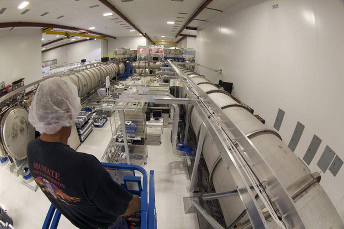 A bird’s eye view of LIGO Hanford’s laser and vacuum equipment area. It houses the pre-stabilized laser, beam splitter, input test masses and other equipment.