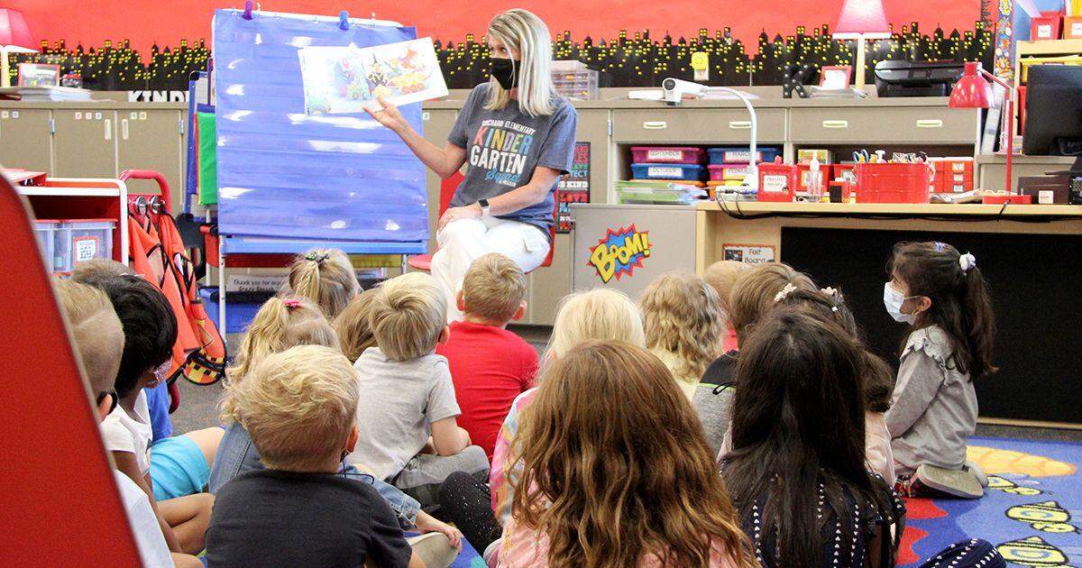Richland kindergarteners listen to a story.