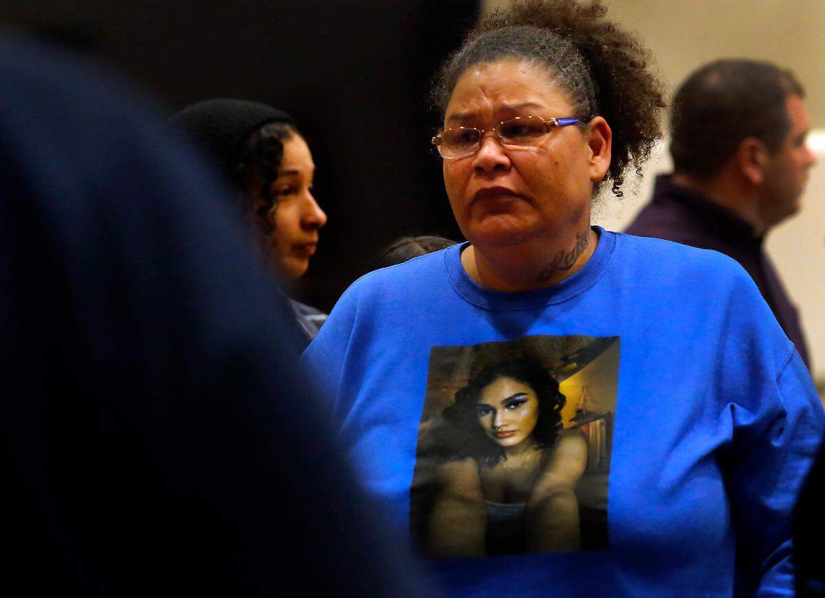 Kimberly Sarabia, mother of murder victim Jatzivy Sarabia, wears a memorial shirt to honor her slain daughter during a Benton County Superior Court hearing for one of the suspects in the case.