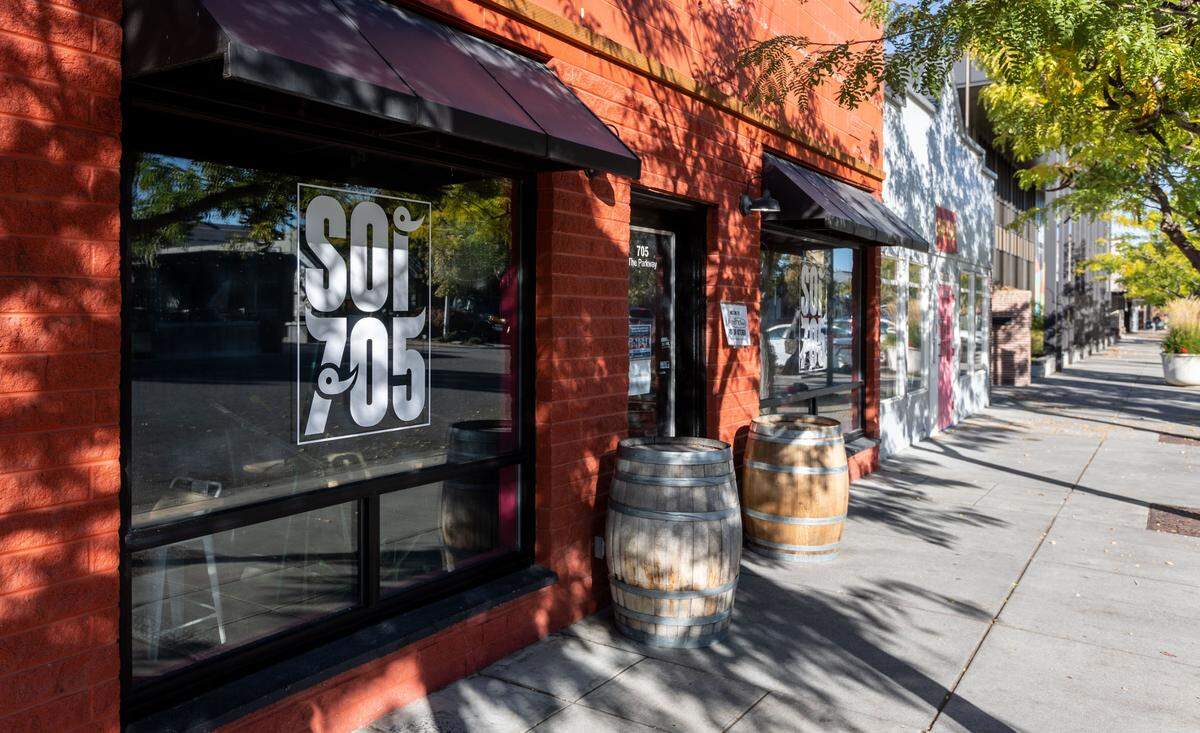 A new restaurant offering Asian fare and cocktails has opened in The Parkway in Richland.
