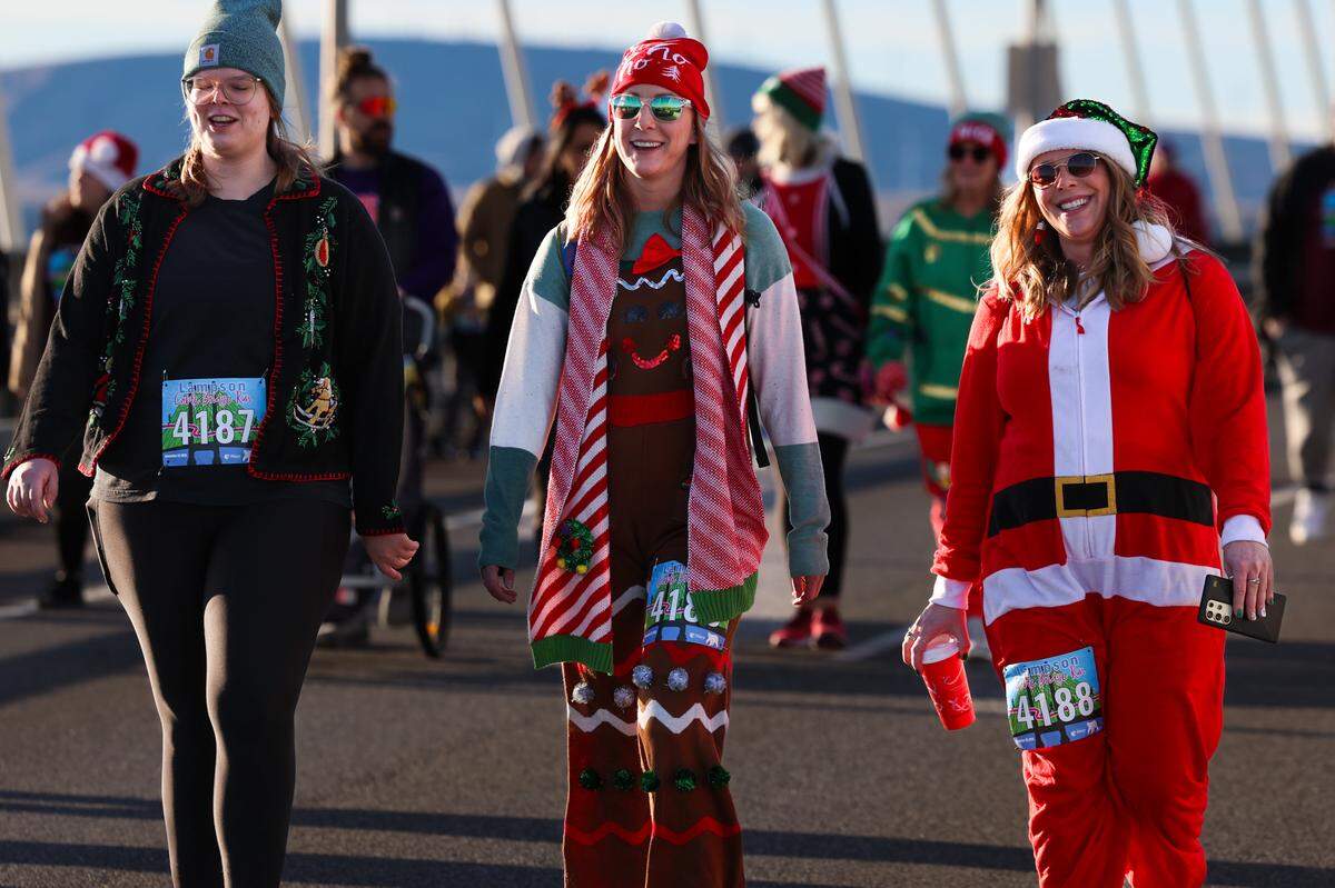 An estimated 2,300 runners and walkers hit the pavement Saturday morning for the 47th annual Lampson Cable Bridge Run in the Tri-Cities.