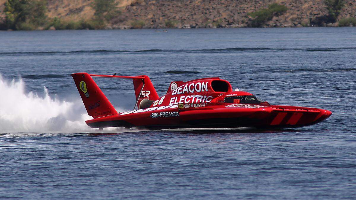 Driver J. Michael Kelly rockets around the Columbia River in the U-8 Beacon Electric unlimited hydroplane during testing for the Columbia Cup race in the Tri-Cities.