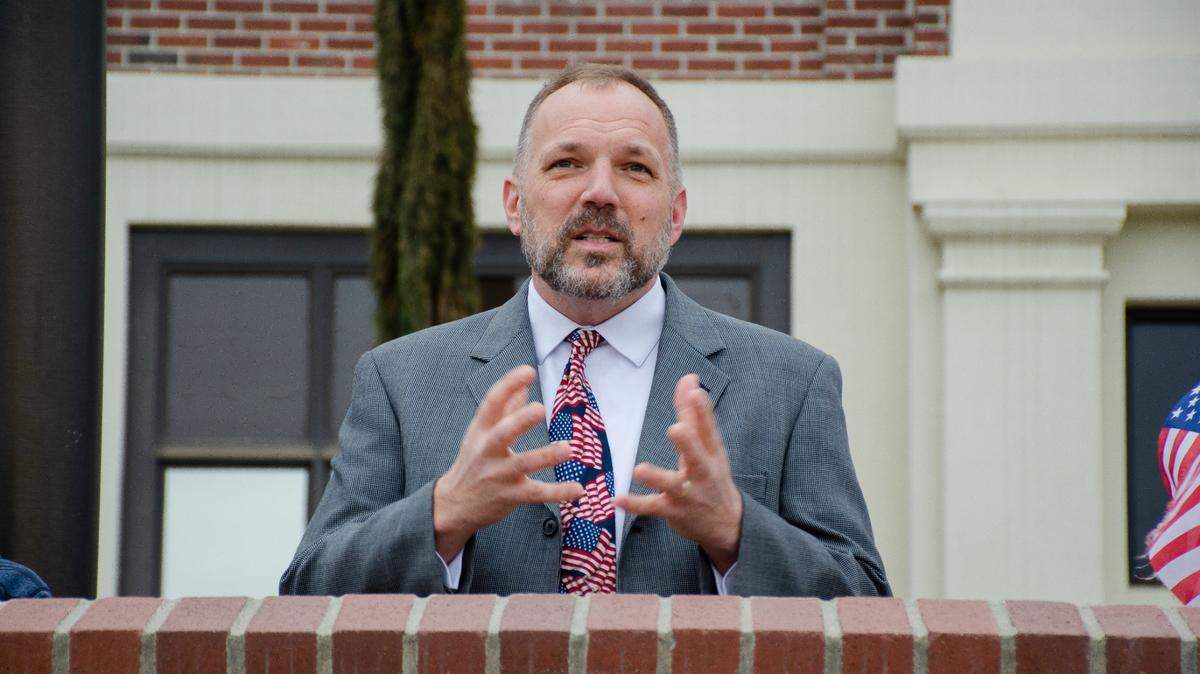 Longtime Franklin County grocer Charles Grimm announces his candidacy for the Pasco City Council.