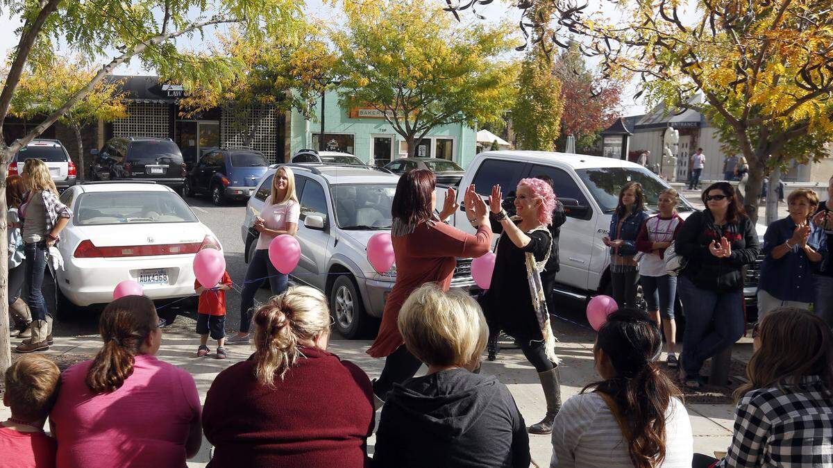 A fashion show featuring cancer survivors is a highlight of the annual Pink the Parkway event in Richland.
