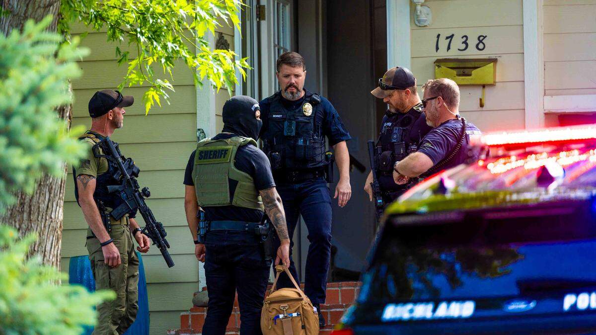 Tri-City Metro Drug Task Force officers search a home in the 1700 block of Gaillard Place in Richland on Wednesday.