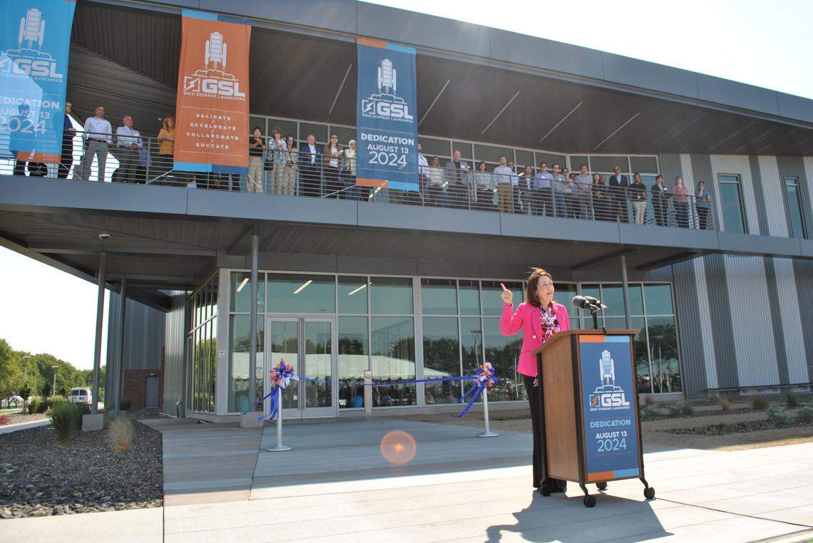 Sen. Maria Cantwell, D-Wash., spoke at the opening of the Grid Storage Launchpad at Pacific Northwest National Laboratory, gesturing to researchers lining its balcony.