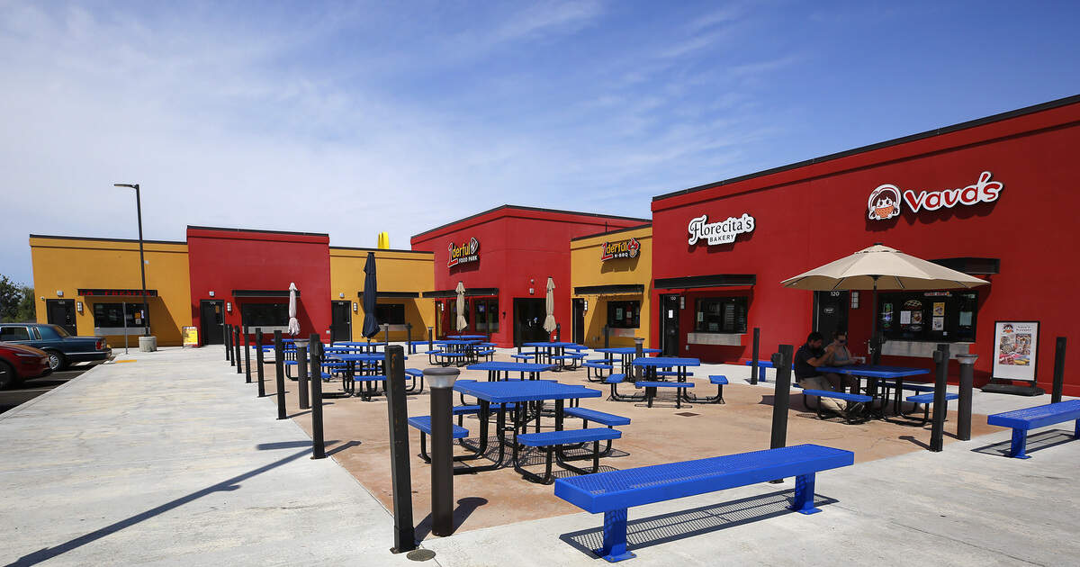 1derful Food Park, a Kennewick food mall between McDonald’s and Sportsman’s Warehouse in the Colonnade Shopping Center in west Kennewick.