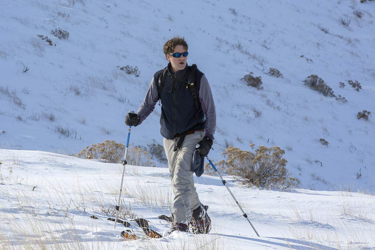 Paul Fraser of Richland skis around Badger Mountain on Tuesday while the suns was out.