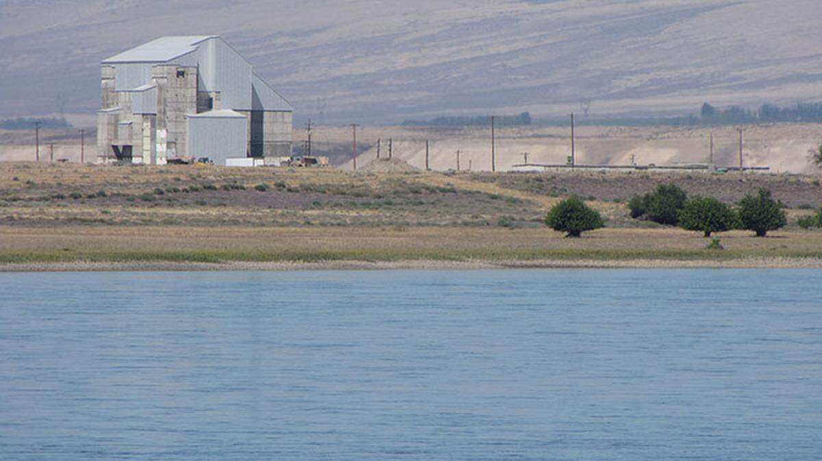 The cocooned H Reactor at the Hanford nuclear site in Central Washington. 