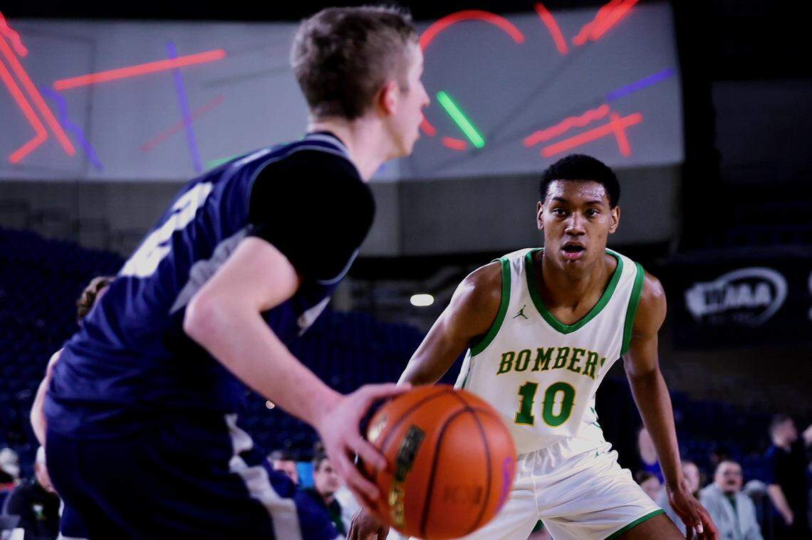 Richland’s Josiah Sacco (10) defends Gonzaga Prep’s Ryan Carney (2) during the WIAA Class 4A boys state championship game.