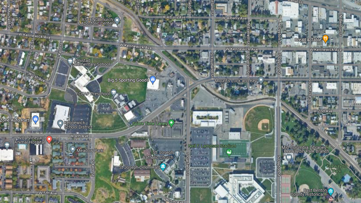 Kennewick police are looking for a group of teens who brought a gun to a fight in a business parking lot on Thursday.