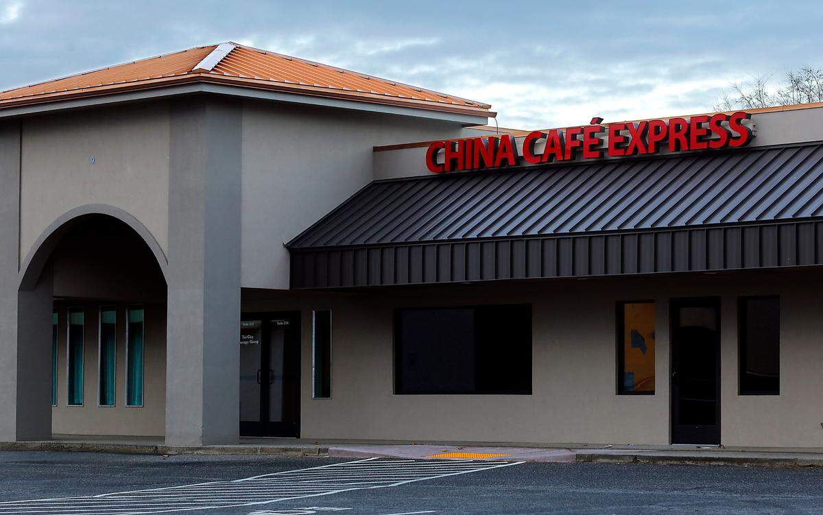 China Café Express restaurant is now open at Marineland Plaza off North Edison Street near West Clearwater Avenue in Kennewick.