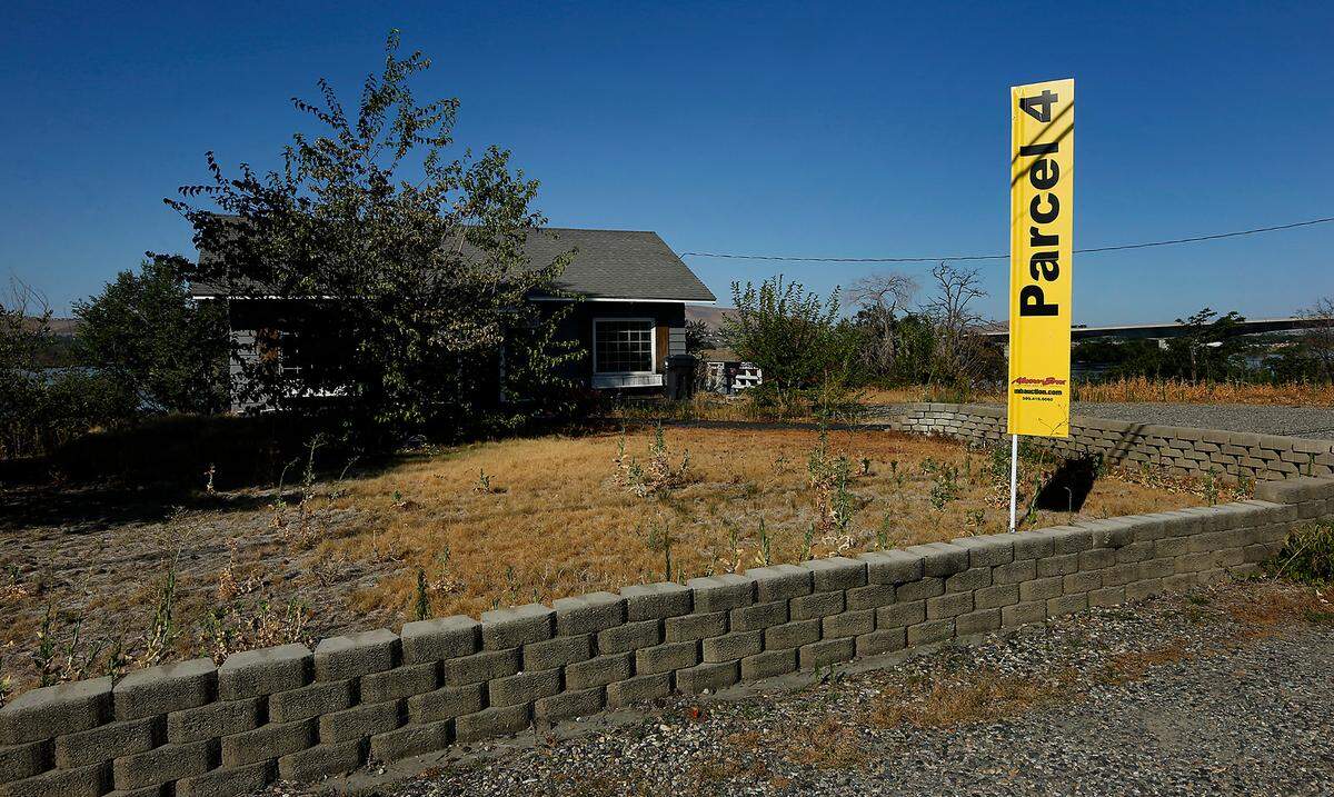 The Franklin Irrigation District has owned the nearly 2 acres where a single modest house sits straddling a district pump for at about 100 years.