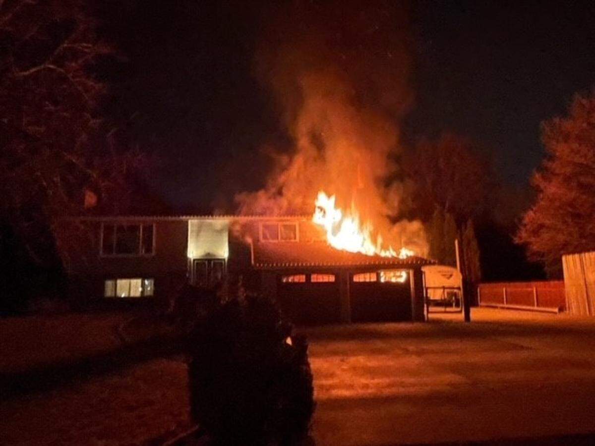 A father and two children escaped a fire that broke out in a garage at a Kennewick home.