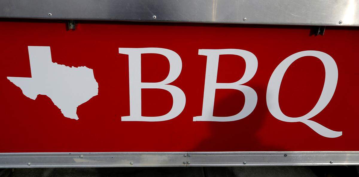 The Neighbor’ss BBQ mobile trailer is owned by Michael Hicks and his wife, Kristin, and their menu features Texas barbecue items. They recently relocated it from Prosser to 5222 W. Okanogan Place in Kennewick