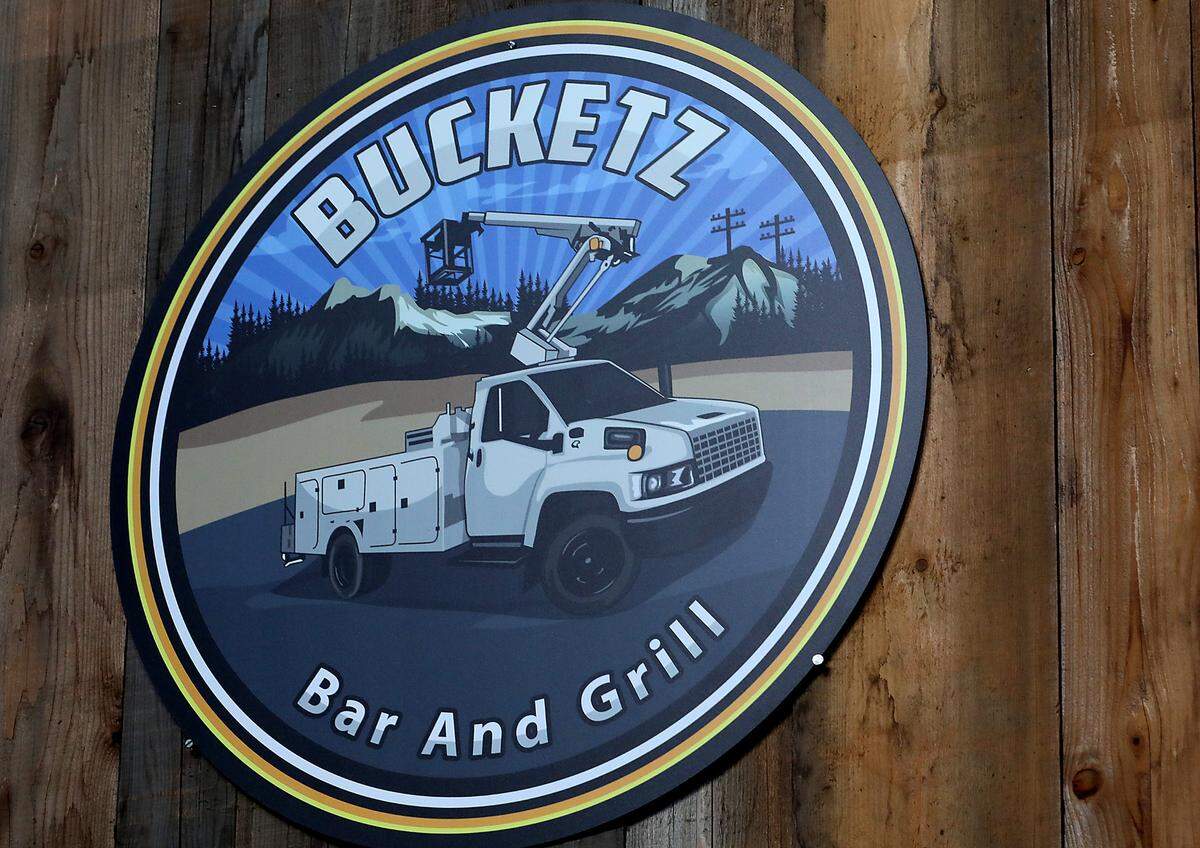 Bucketz Bar & Grill opens Sept. 1.