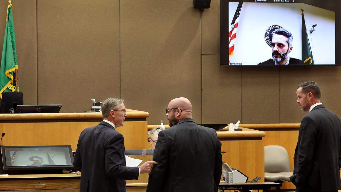 Benton commissioner pleads innocent to grabbing driver, taking phone