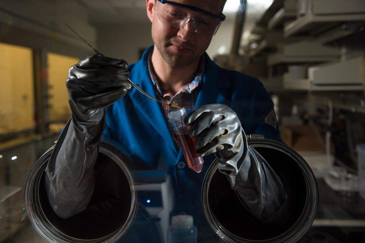 PNNL scientist Aaron Hollas and his colleagues have developed a material based on phenazine — an organic molecule used in dyes and antibiotics — that could serve as a less-expensive alternative to the vanadium used in large-scale batteries that store energy on the electric grid.