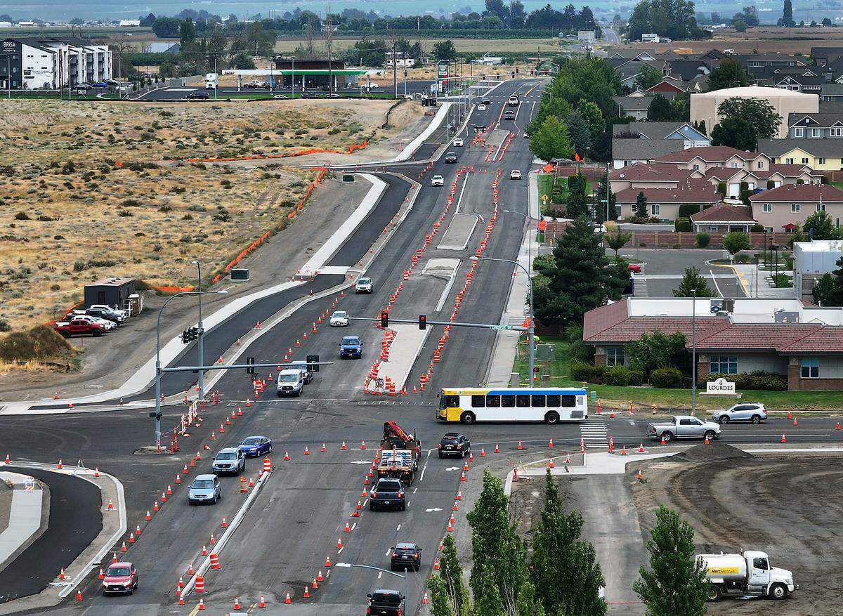 Drivers navigate road construction near the intersection of Broadmoor Boulevard north of I-182 in Pasco.