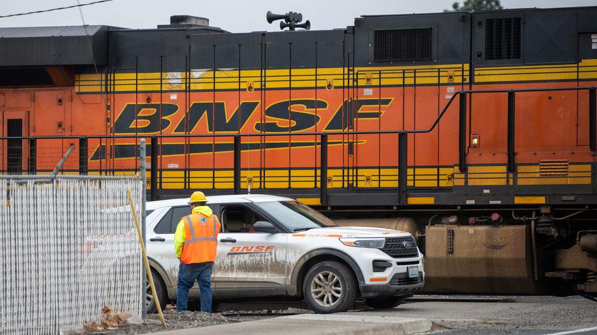 A Goldendale, Wash., man has pleaded guilty to tampering with railcar brakes after a BNSF train left Pasco.