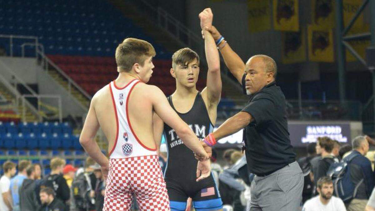 Austin Almaguer beat Brody Norman of Illinois by technical fall (10-0) in the round of 16 at the Junior Championships in Fargo, N.D.
