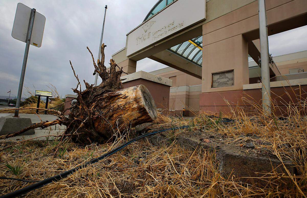 Benton County bought the 70-year-old Kennewick hospital building that's sat vacant for more than a year.