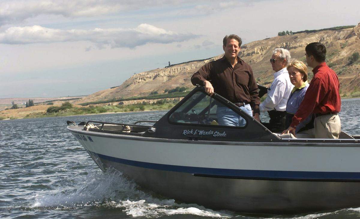 Vice President Al Gore, left, stands with boat owner Rich Steele,  Sen. Patty Murray and Gov. Gary Locke during his 2000 tour of the Hanford Reach. Gore announced later the Reach has received national monument status.