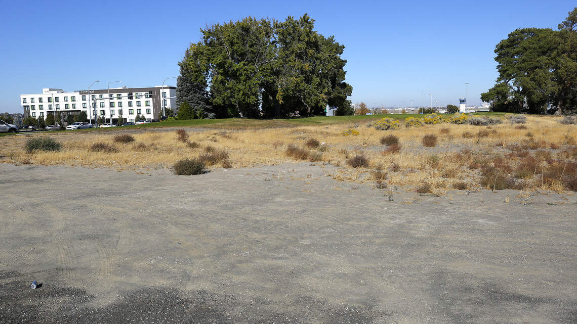 Pasco weighs $1.4M land sale near airport for hotel, restaurant